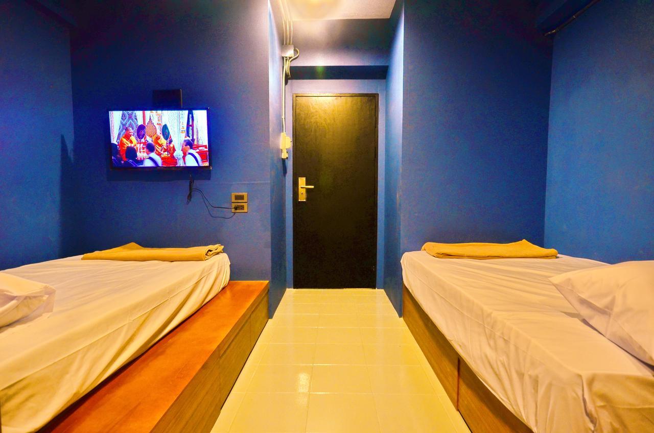 Hoot Hostel & Ratchada Bangkok Bagian luar foto