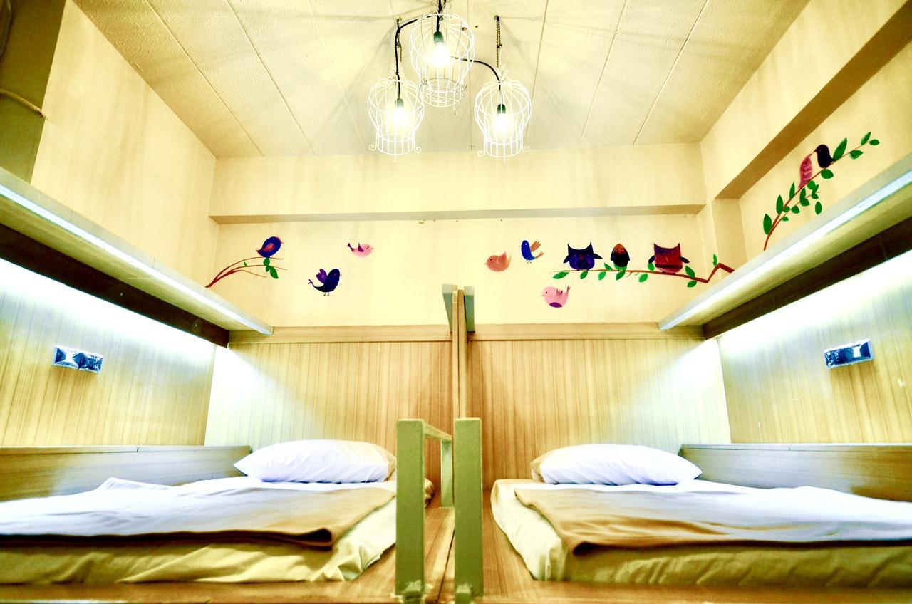 Hoot Hostel & Ratchada Bangkok Bagian luar foto